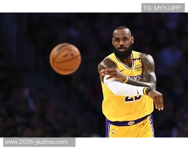 老詹在湖人战术体系中的定位分析与角色转变探讨