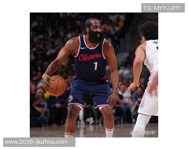 哈登半场表现低迷仅得1分却送出10次助攻展现团队精神